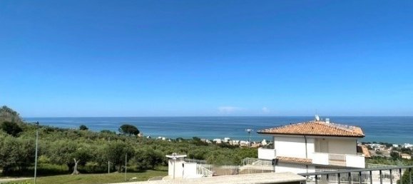 Villa de 4 dormitorios en Silvi, Italy No. 375808 11