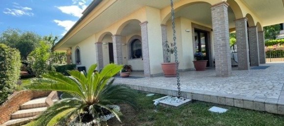 Villa de 4 dormitorios en Silvi, Italy No. 375808 2