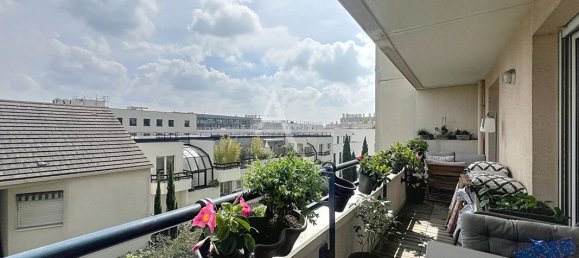 2 bedrooms Apartment in Suresnes, France No. 299593 3