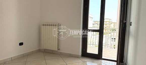 Apartamento de 2 dormitorios en Aversa, Italy No. 141565 8