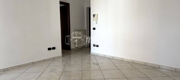 Apartamento de 2 dormitorios en Aversa, Italy No. 141565 2