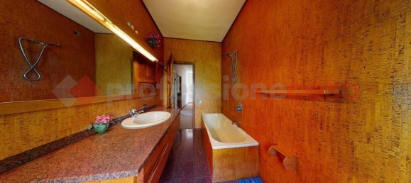 3 Schlafzimmer Haus in Gallicano, Italy, Nr. 237817 18