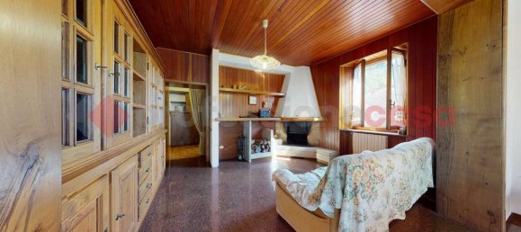 3 Schlafzimmer Haus in Gallicano, Italy, Nr. 237817 4