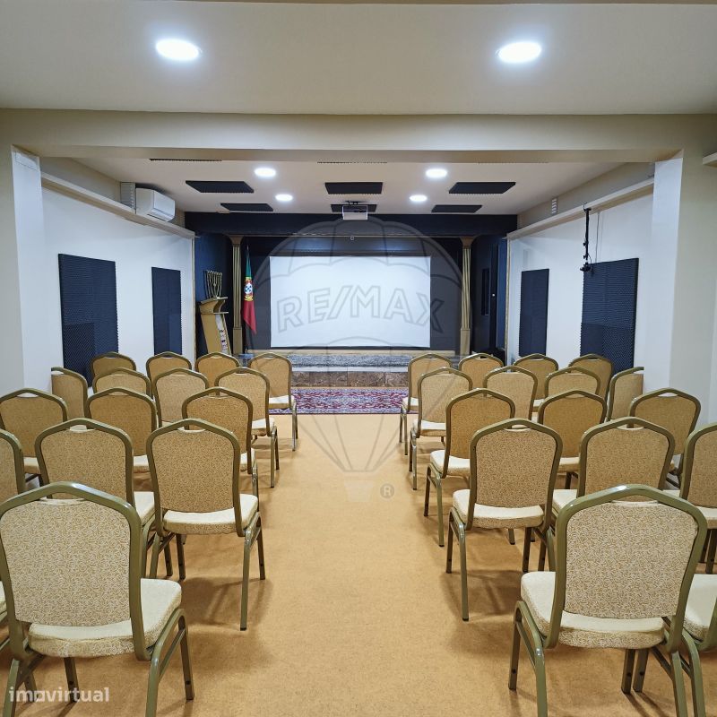 235m² Office in Amadora, Portugal No. 72499