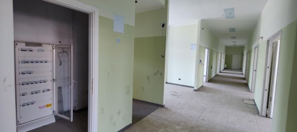 420m² Office in Asti, Italy No. 75995 4