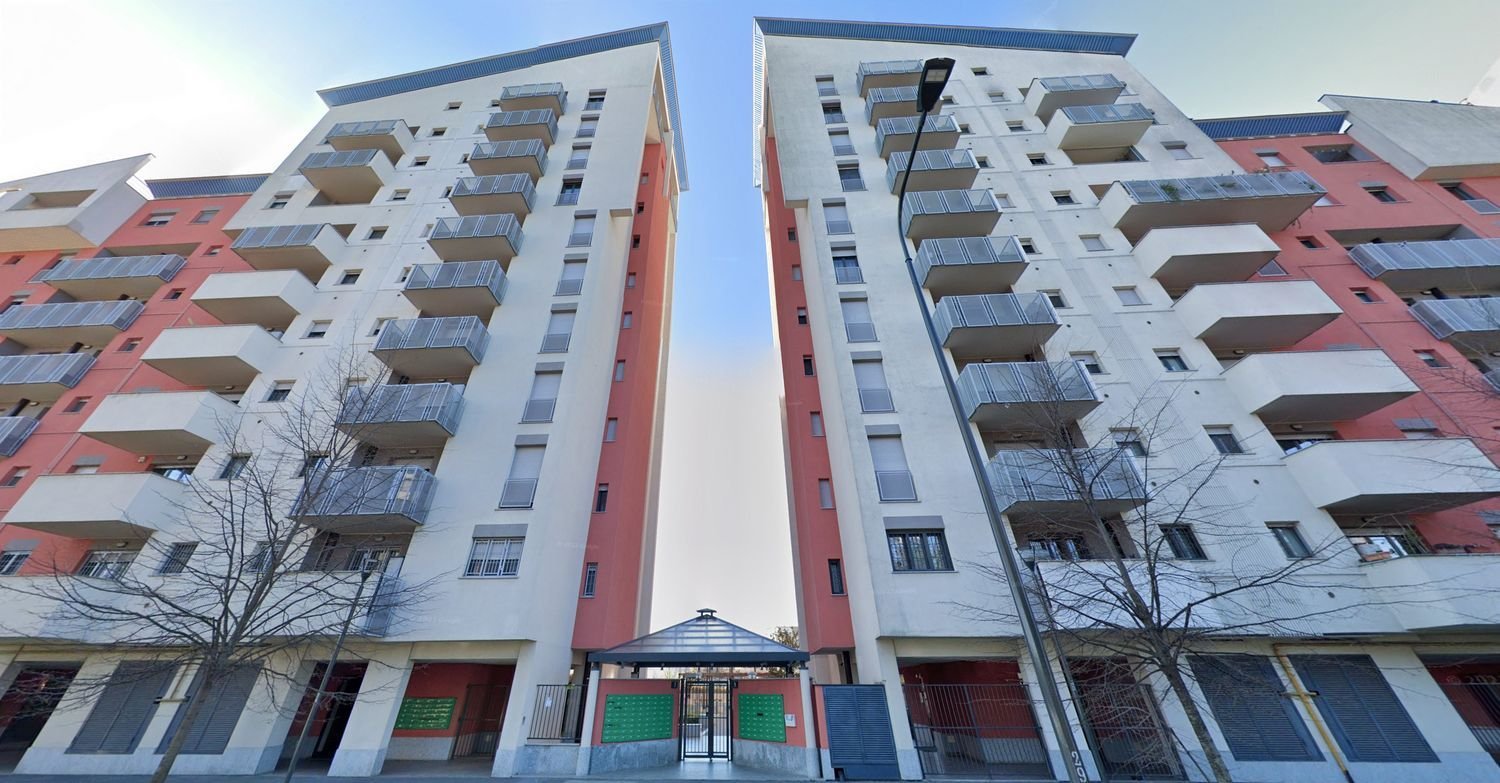 Квартира с 2 комнатами в Милан, Италия № 244684