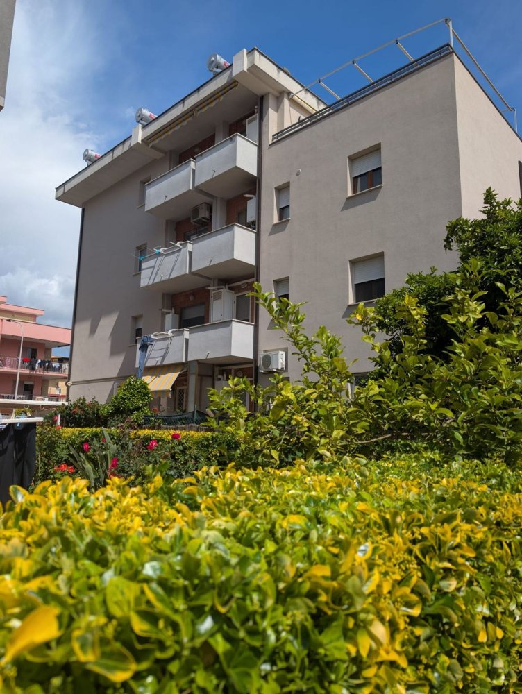 6 غرف نوم شقة في Pontinia, Italy رقم 319737