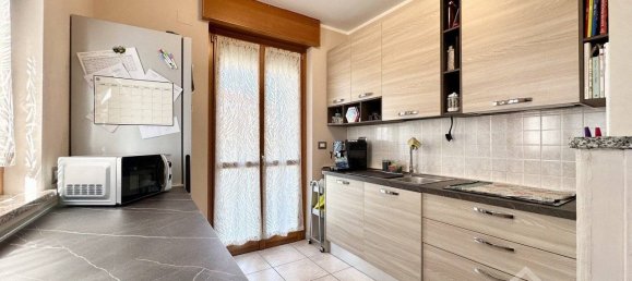 2 bedrooms Apartment in Turin, Italy No. 315290 8