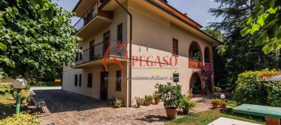 7 bedrooms Villa in Capannori, Italy No. 293196 2