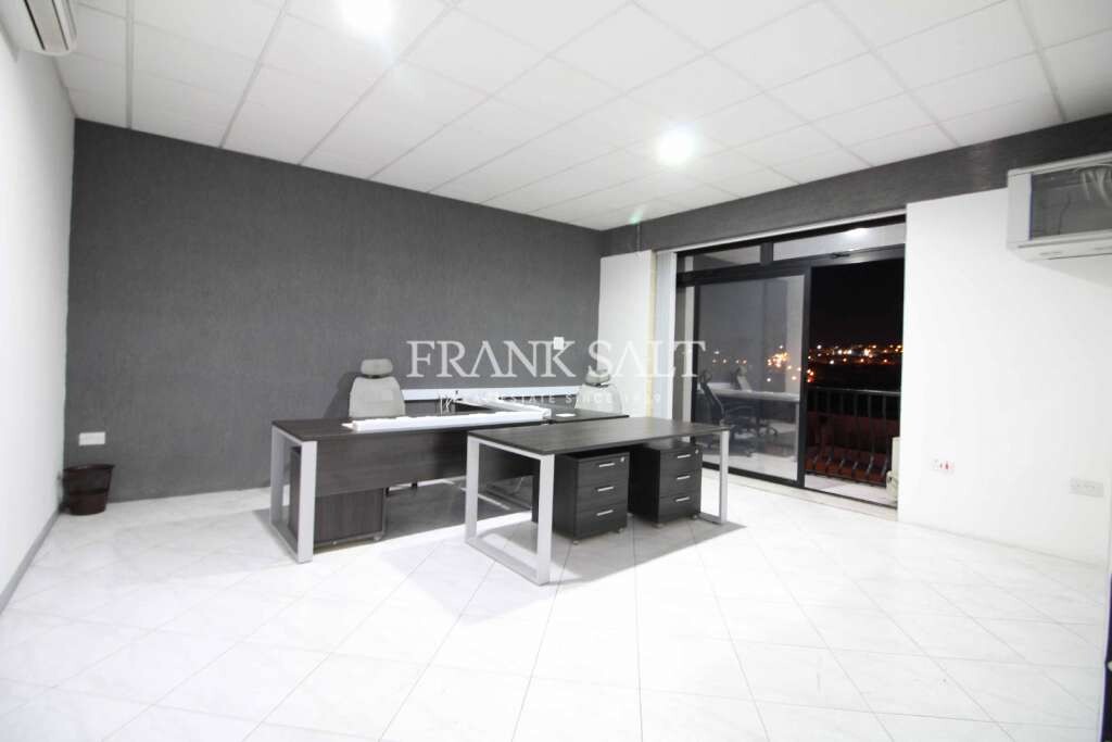 Bureau à Qormi, Malta 200m² No. 12642