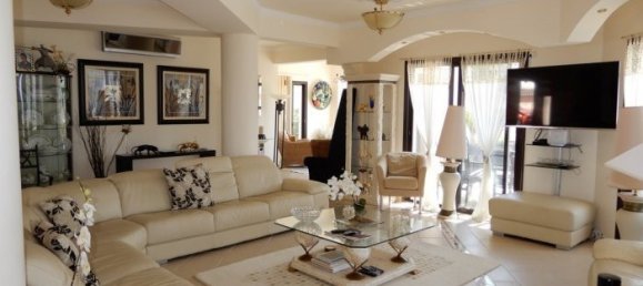 4 bedrooms Villa in Pegeia, Cyprus No. 22366 3