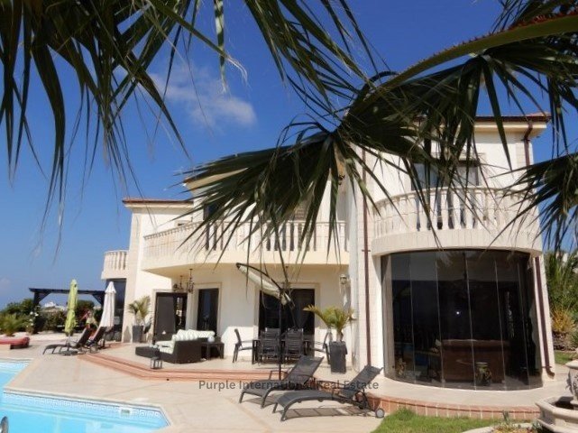 4 bedrooms Villa in Pegeia, Cyprus No. 22366