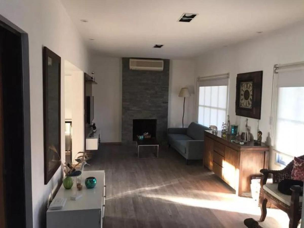 4 bedrooms Farm in Esteban Echeverria, Argentina No. 50180