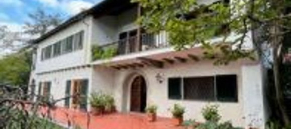 20 rooms Villa in Pietrasanta, Italy No. 197071 3