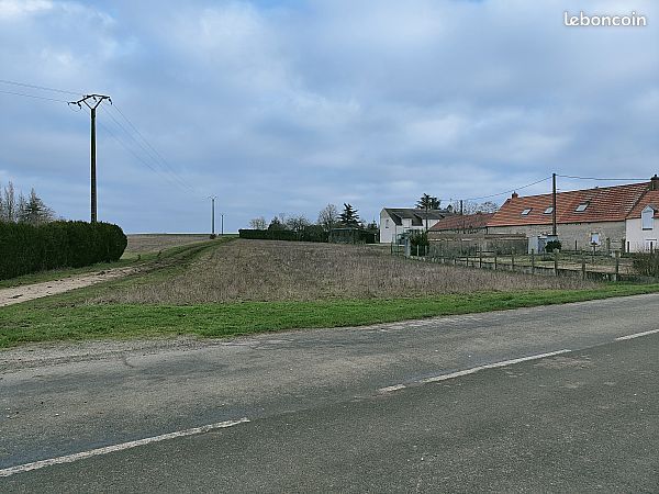 733m² Land in Coinces, France No. 152386