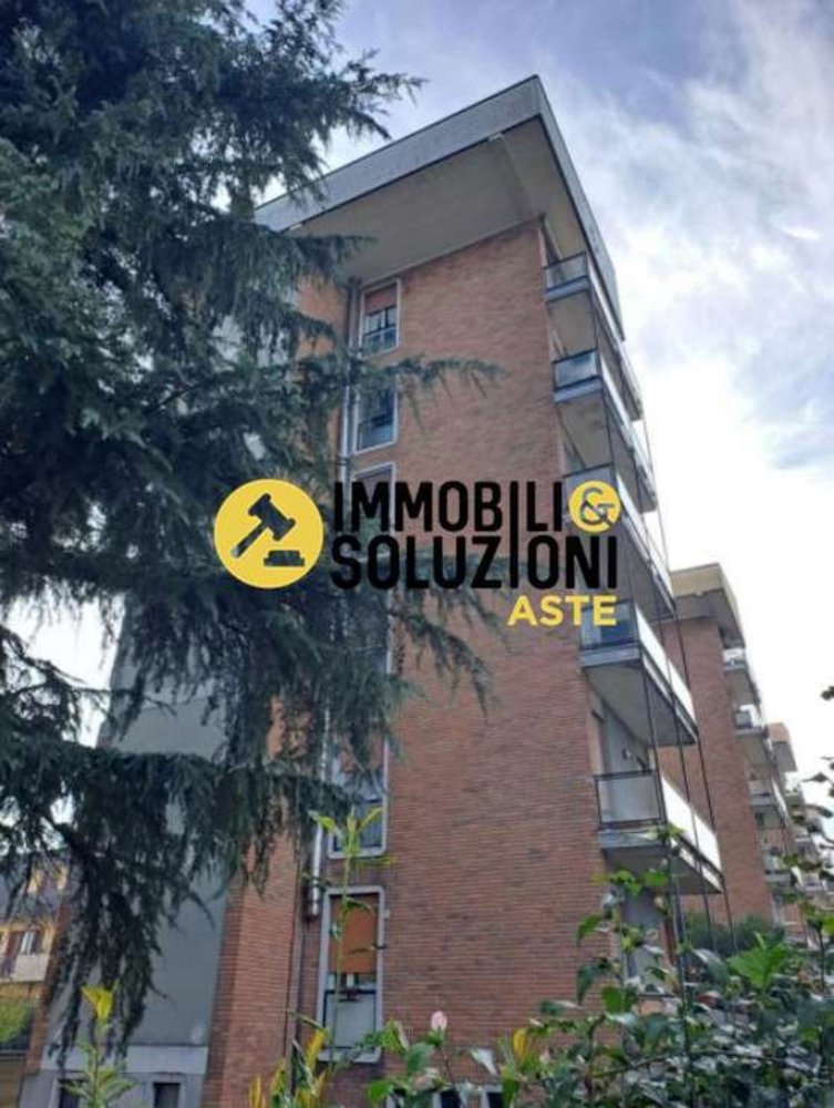 3غرفة شقة في Rho, Italy رقم 206857