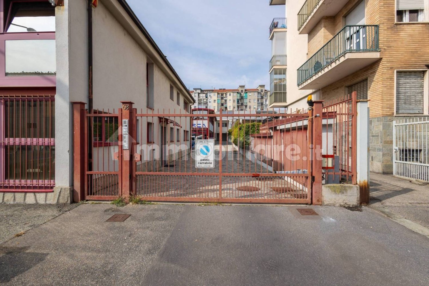 5 bedrooms Apartment in Turin, Italy No. 331968