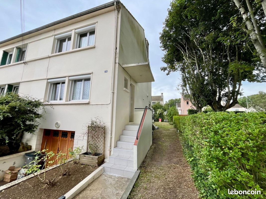 Casa de 3 dormitorios en Sotteville-les-Rouen, France No. 361968