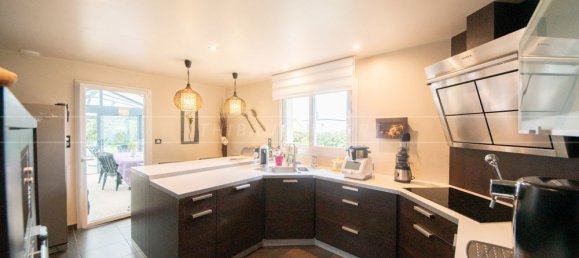 5 bedrooms House in Plouarzel, France No. 199443 3