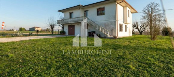 4 غرف نوم فيلا في Copparo, Italy رقم 348833 2