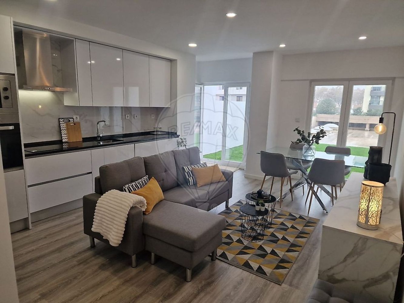 3 bedrooms Apartment in Lisbon, Portugal No. 247025