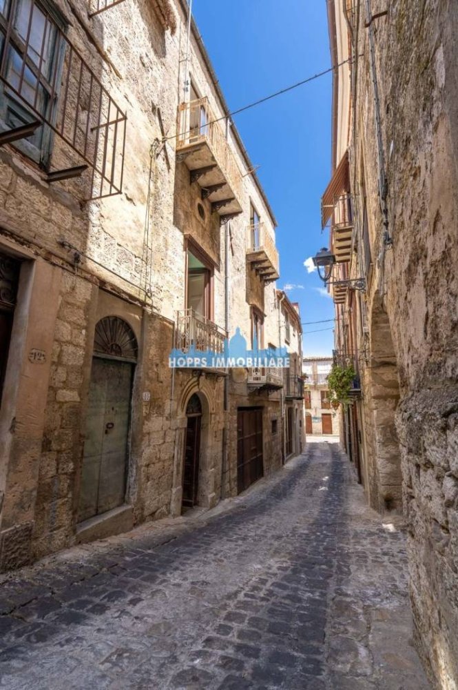 5 rooms Building in Petralia Soprana, Italy No. 317655