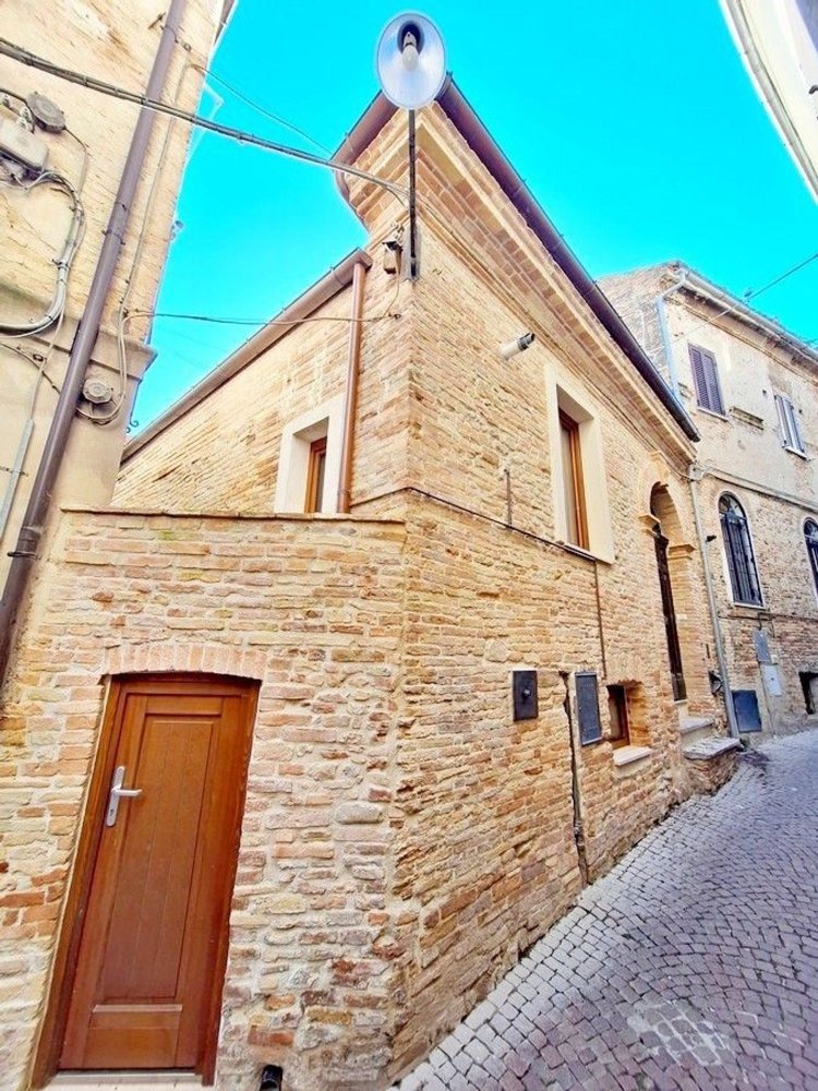 6-salle Maison à Penne, Italy No. 83672
