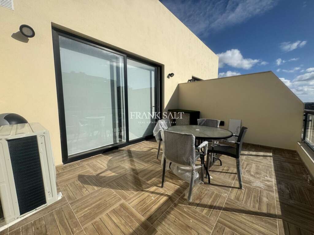 3 bedrooms Penthouse in Victoria, Malta No. 6138