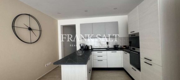 3 bedrooms Penthouse in Victoria, Malta No. 6138 4