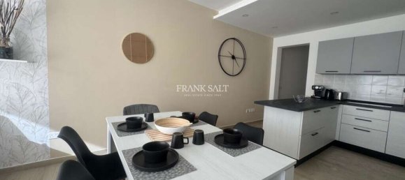 3 bedrooms Penthouse in Victoria, Malta No. 6138 2