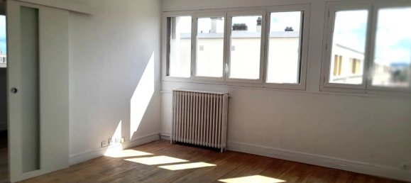 3 chambres Appartement à Neuilly-sur-Marne, France No. 321741 2