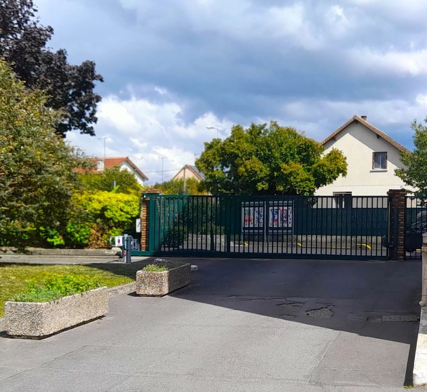 3 chambres Appartement à Neuilly-sur-Marne, France No. 321741