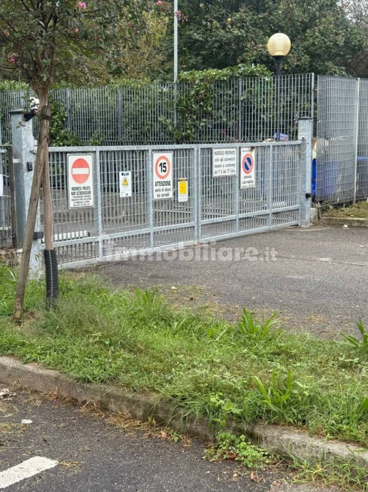 Garage in San Giuliano Milanese, Italy 28m², Nr. 388035