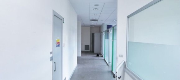 4 rooms Commercial property in Rescaldina, Italy No. 56684 15