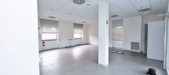 4 rooms Commercial property in Rescaldina, Italy No. 56684 6
