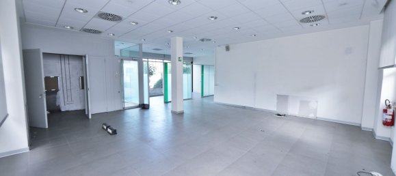 4 rooms Commercial property in Rescaldina, Italy No. 56684 8