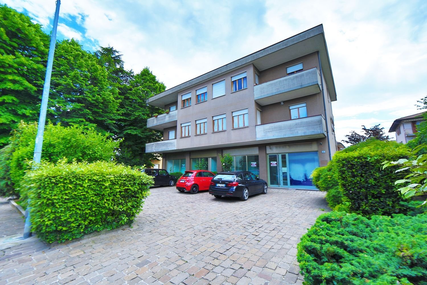 4 rooms Commercial property in Rescaldina, Italy No. 56684