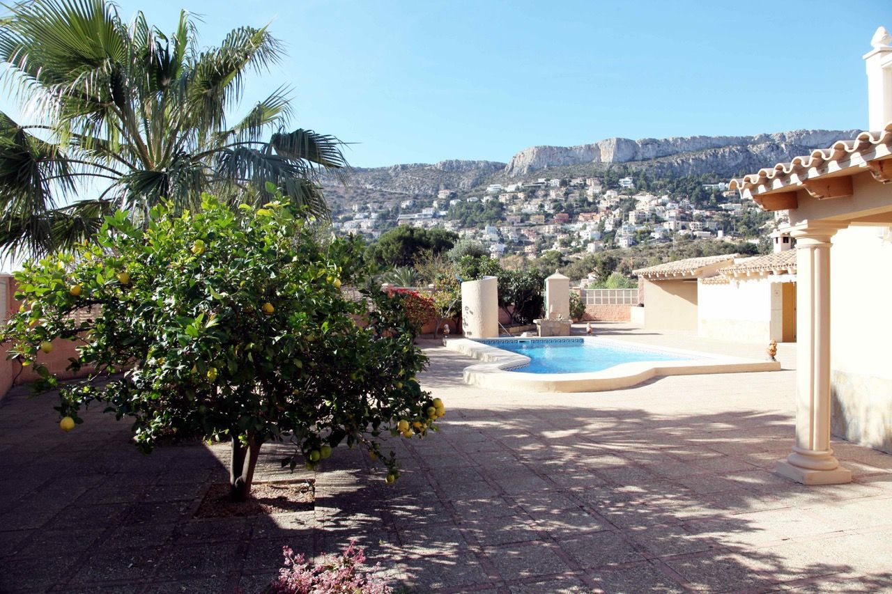 5 bedrooms Villa in Calpe, Spain No. 12412