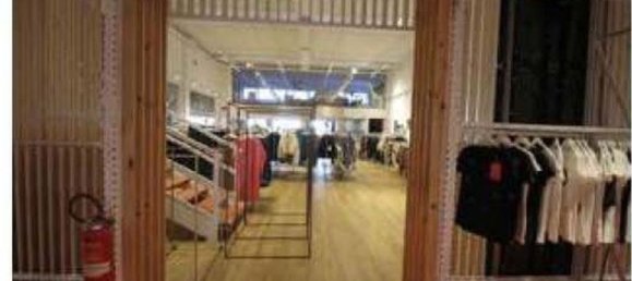 956m² Commercial property in Rome, Italy No. 98732 4