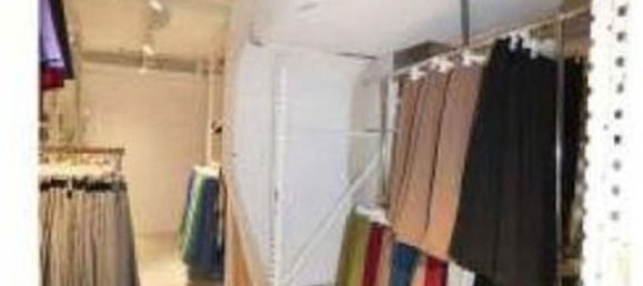 956m² Commercial property in Rome, Italy No. 98732 3