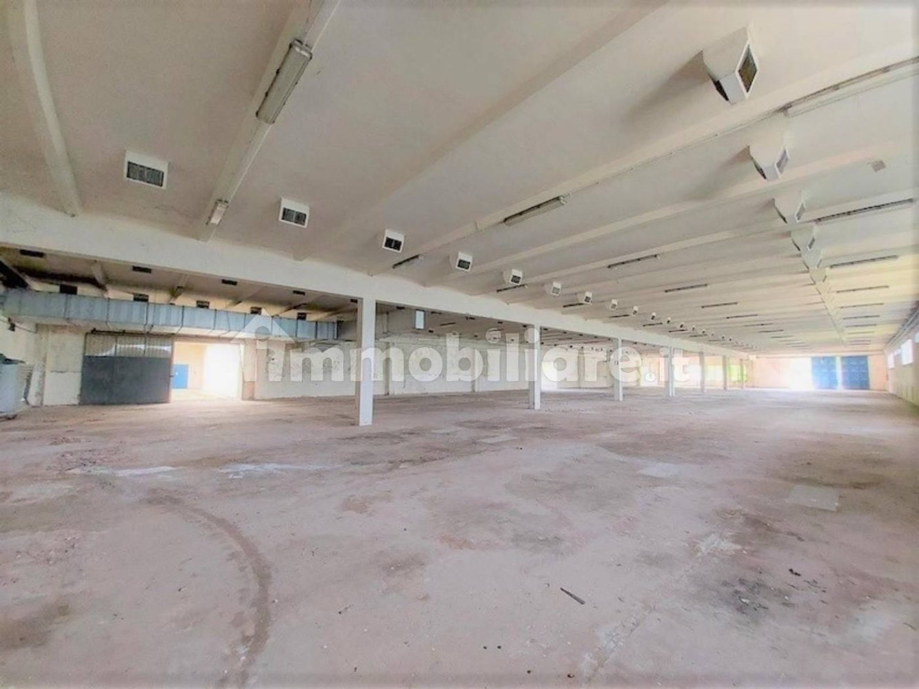 Lagerhaus in Romentino, Italy 5050m², Nr. 319554