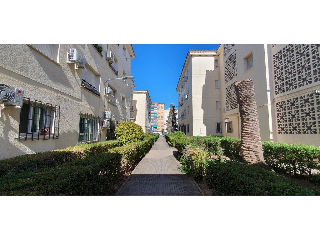 Квартира с 3 спальнями в Бадахос, Испания № 248078