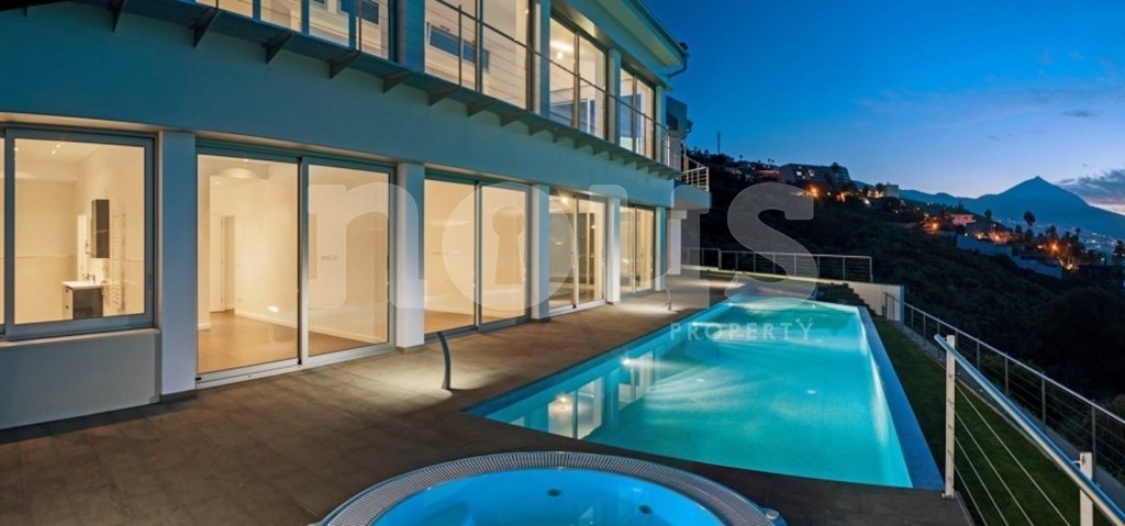 5 bedrooms Villa in El Sauzal, Spain No. 13840