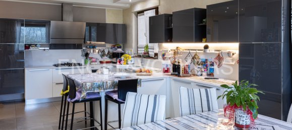 5 bedrooms Villa in Cavour, Italy No. 105783 3