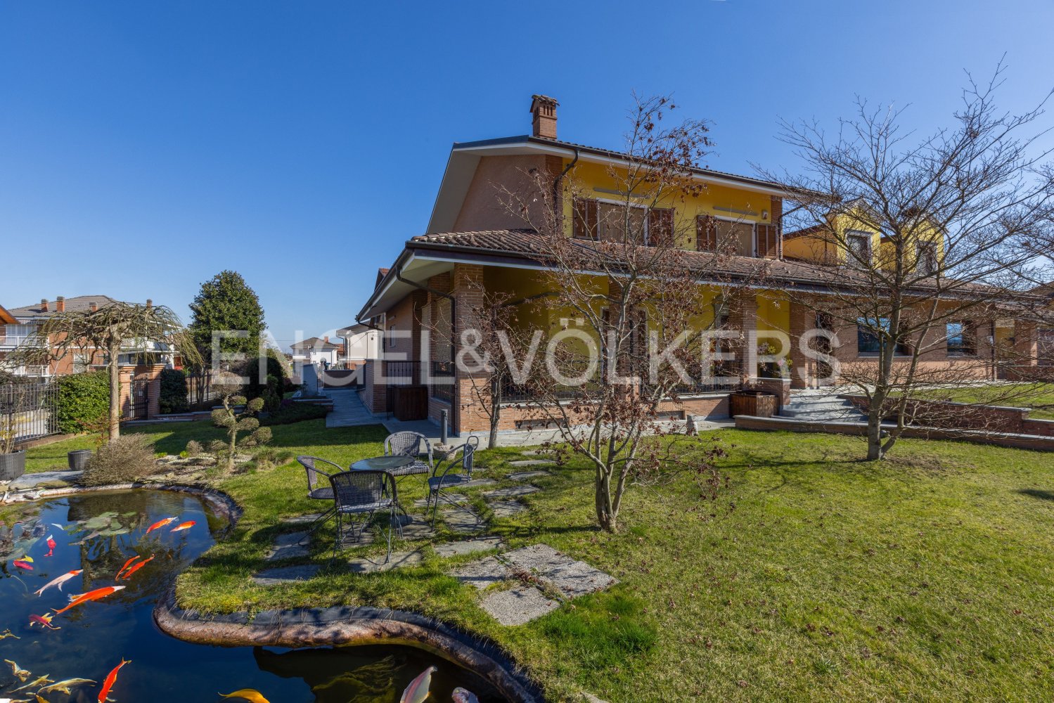 5 bedrooms Villa in Cavour, Italy No. 105783
