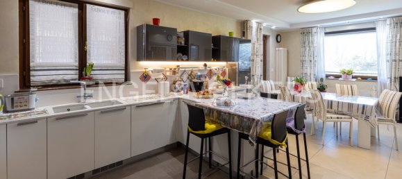 5 bedrooms Villa in Cavour, Italy No. 105783 4