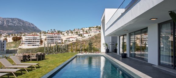 Villa 4+1 in Kargicak, Turkey No. 34175 6