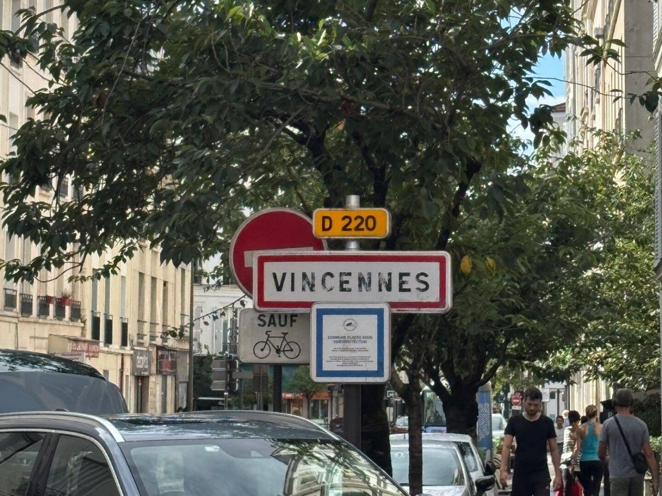 Квартира с 2 спальнями в Монтрёй, Франция № 333684