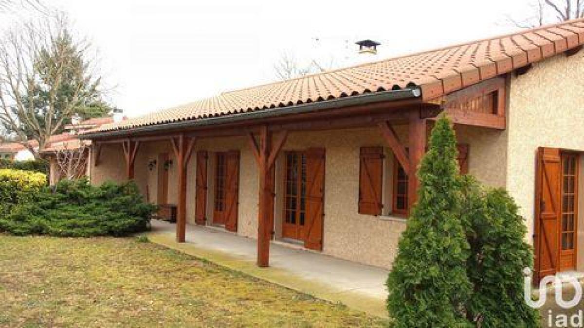 3 Schlafzimmer Haus in Feurs, France, Nr. 24837