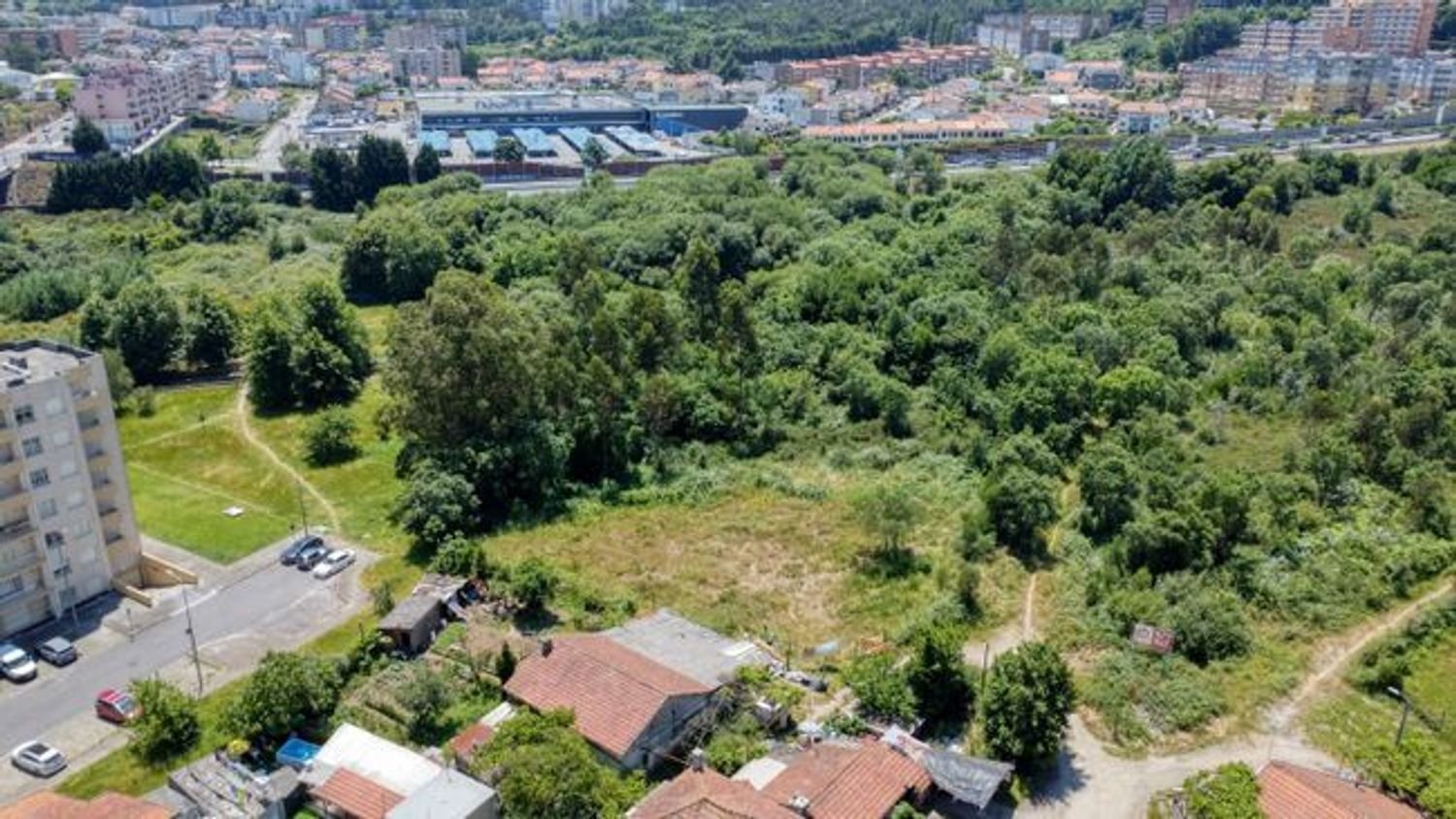  Land in Valongo, Portugal No. 205454